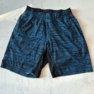 Never worn Lululemon men THE SHORT 9” inseam Color blue black Size M With liner